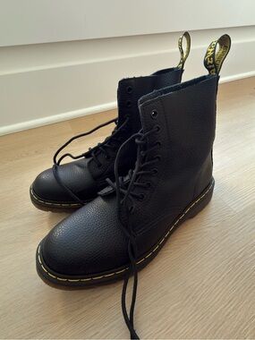 Dr. Martens Black Leather Lace-Up Combat Boors AirWair Bouncing Soles